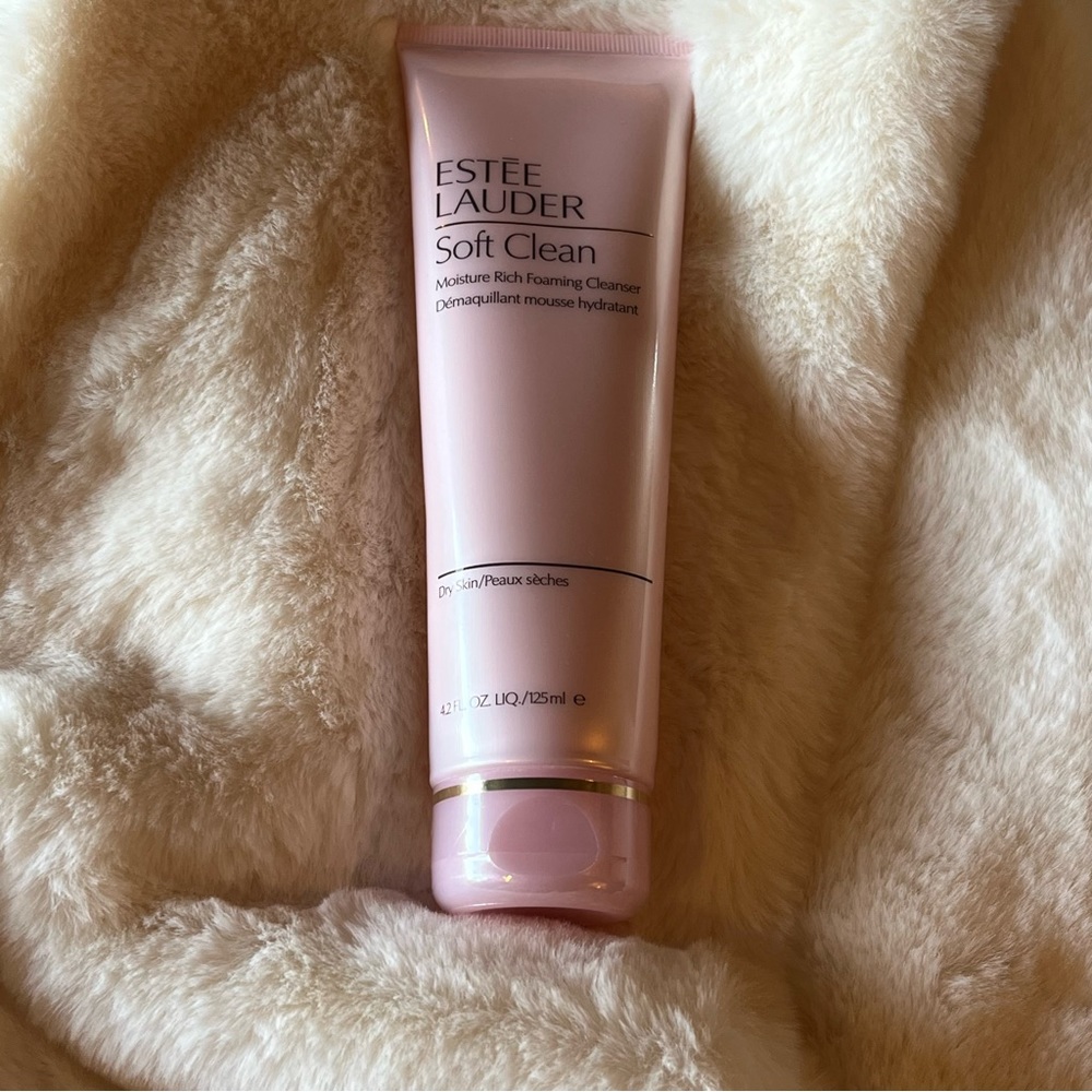 Este Lauder Soft Clean 4.2oz SEALED NEW